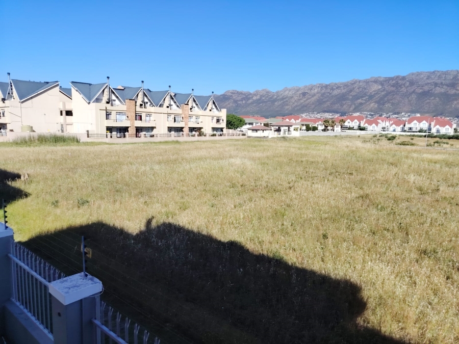 To Let 2 Bedroom Property for Rent in Whispering Pines Western Cape
